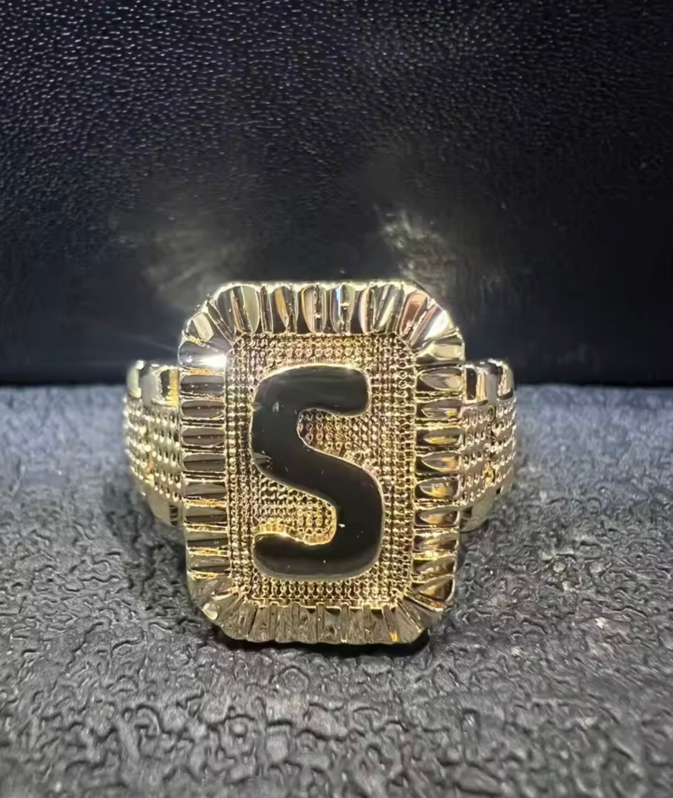 Aura Letter Ring